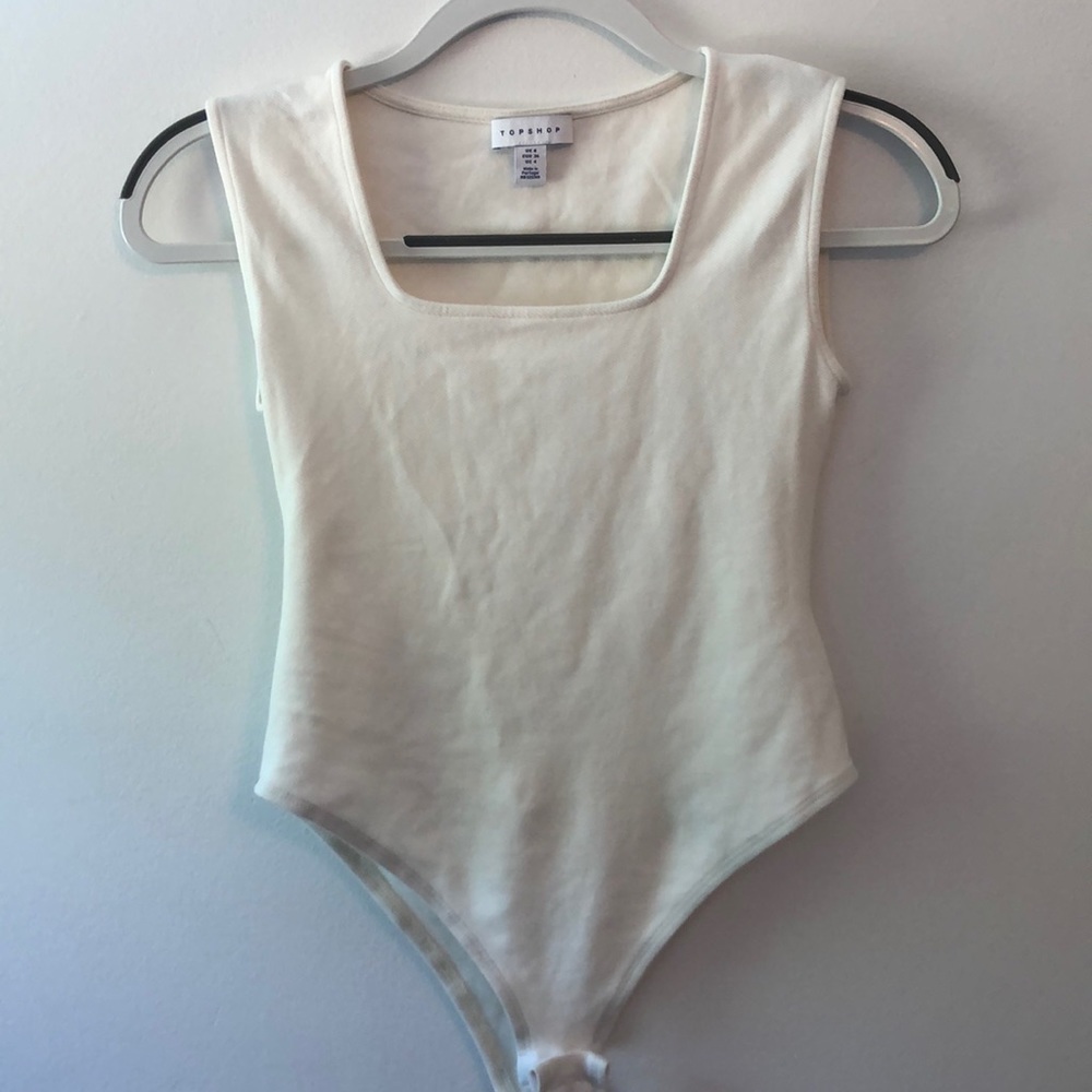 Square neckline offwhite snap bottom body suit